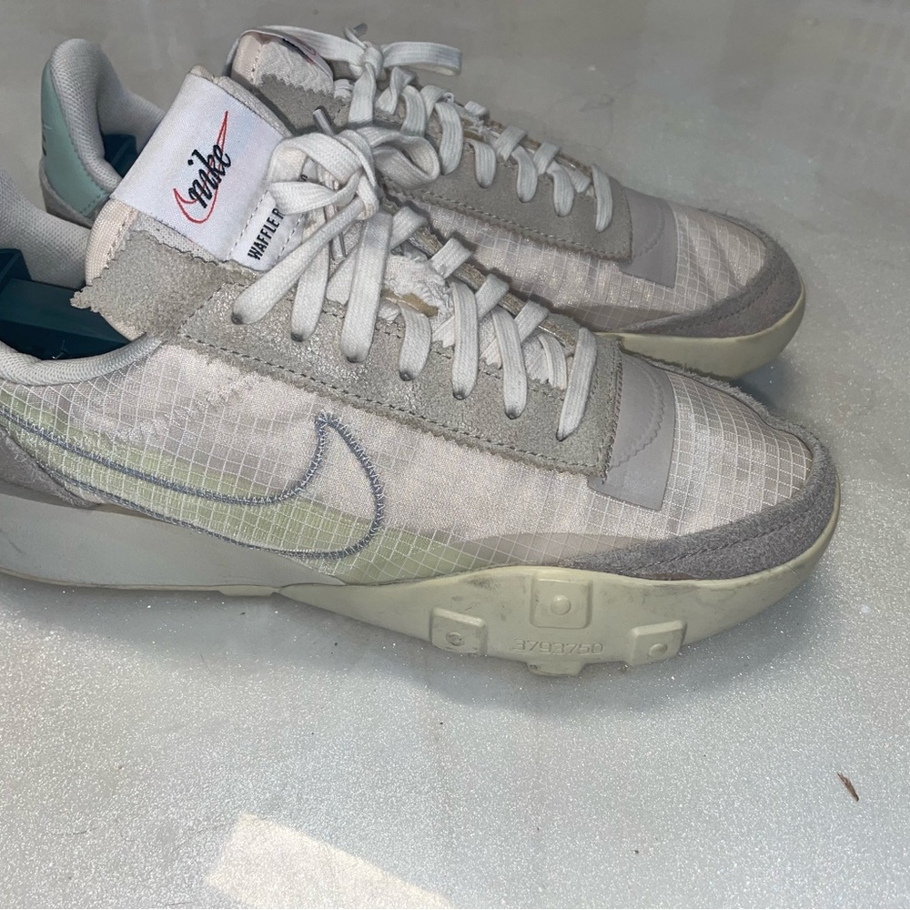 Women’s 8.5 Nike Running Shoes Waffle Racer 2X - Pale Ivory